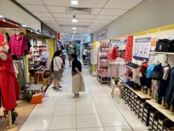 Holland Road Shopping Centre (D10), Retail #456998111